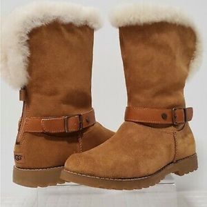 AUTHENTIC UGG OF AUSTRALIA NESSA 
BIG KIDS SIZE 4 (equivalent woman’s size 6)